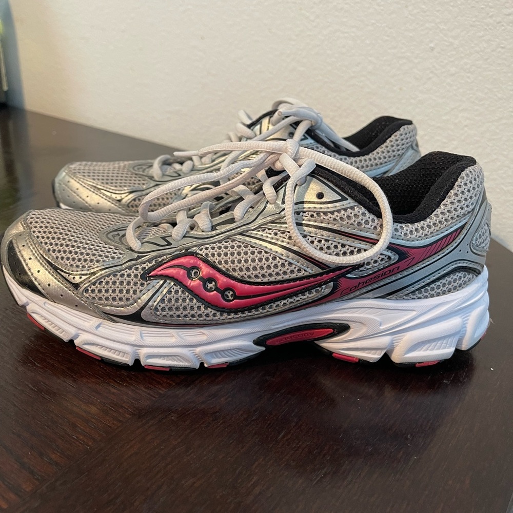 Saucony Cohesion 7 Women's Running Shoes Sz 8 Gray Pink Black Athletic Sneaker